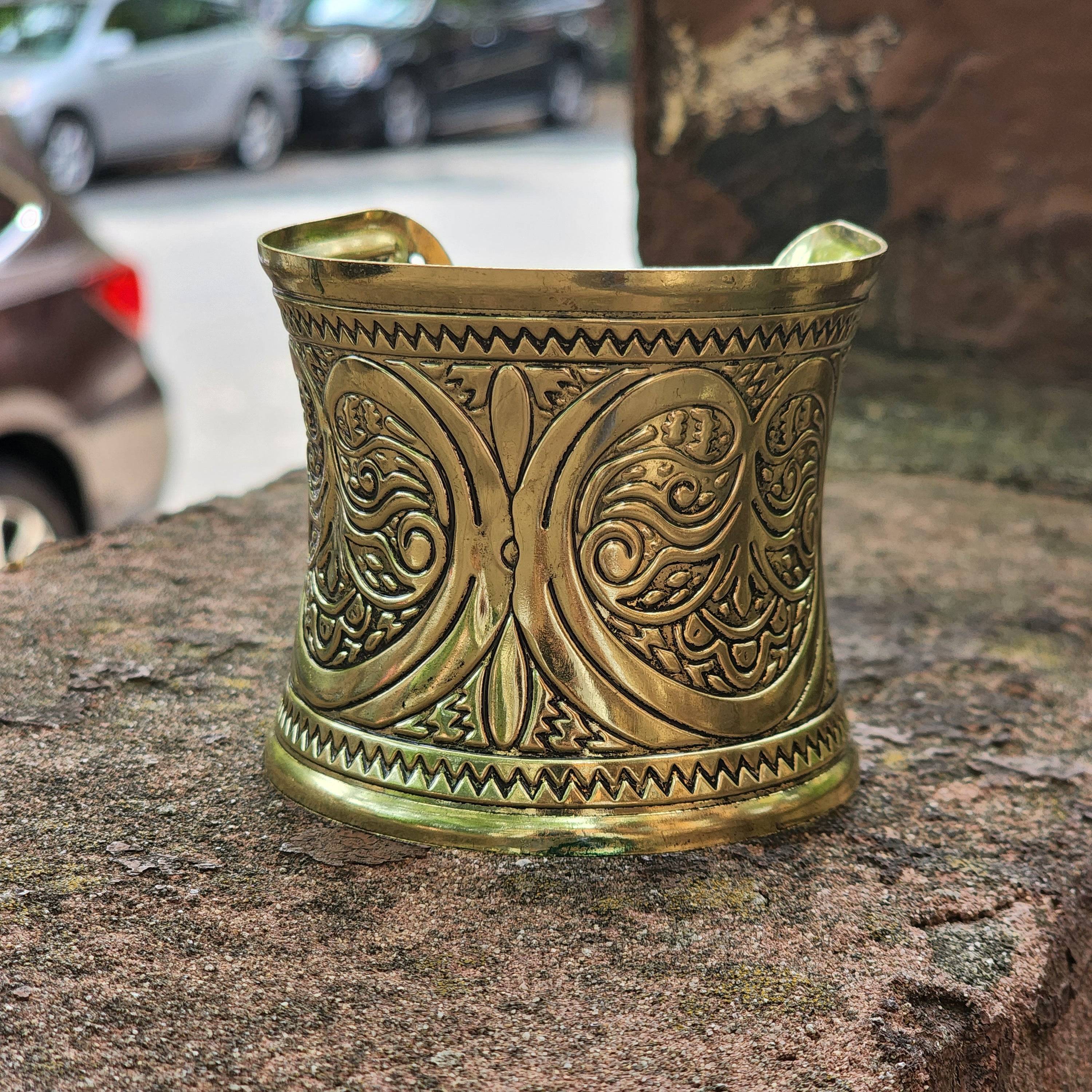 Classic Cuff for Locs and Braids Front Details Perfect for Memorial Day 2024