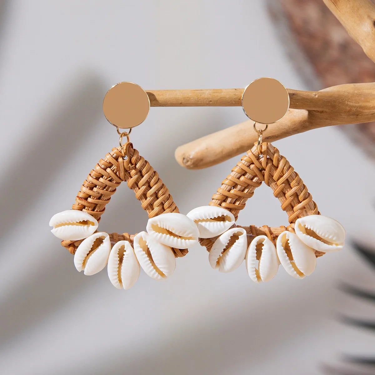 Handgemaakte Rotan & Kauri-schelp Oorbellen | Boho Strand Sieraden | Gevlochten Rotan Hangers met Houten Kralen