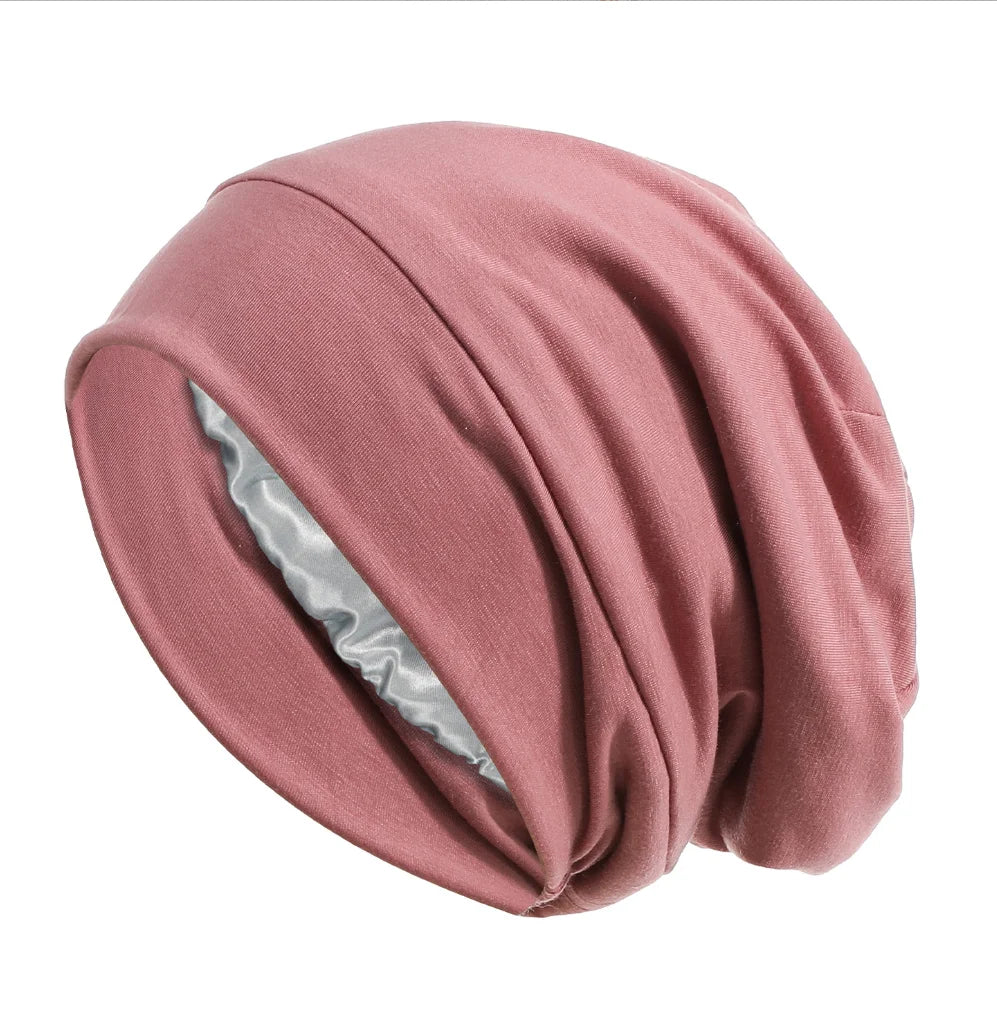 Satijnen Bonnet in Donkerroze met Binnenvoering