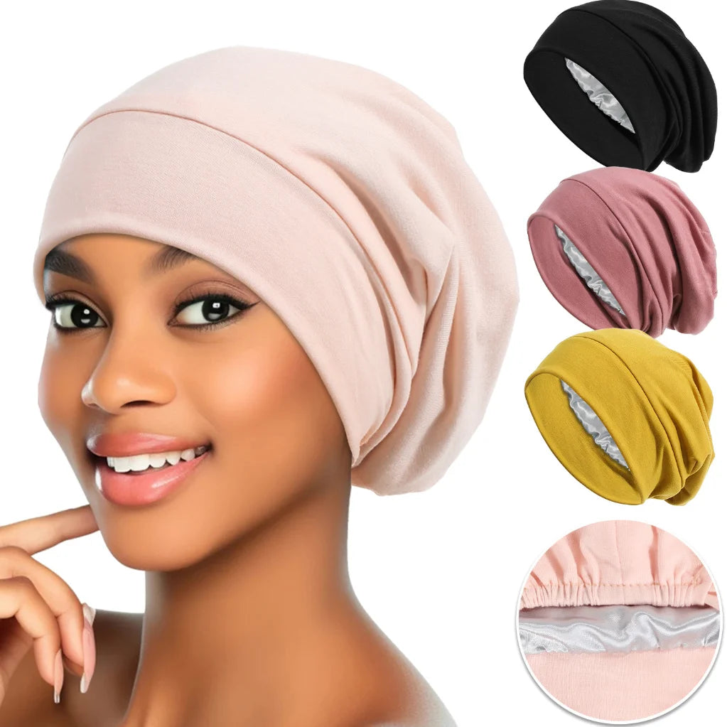 De Satijnen Bonnet met Binnenvoering in roze, geel en zwart