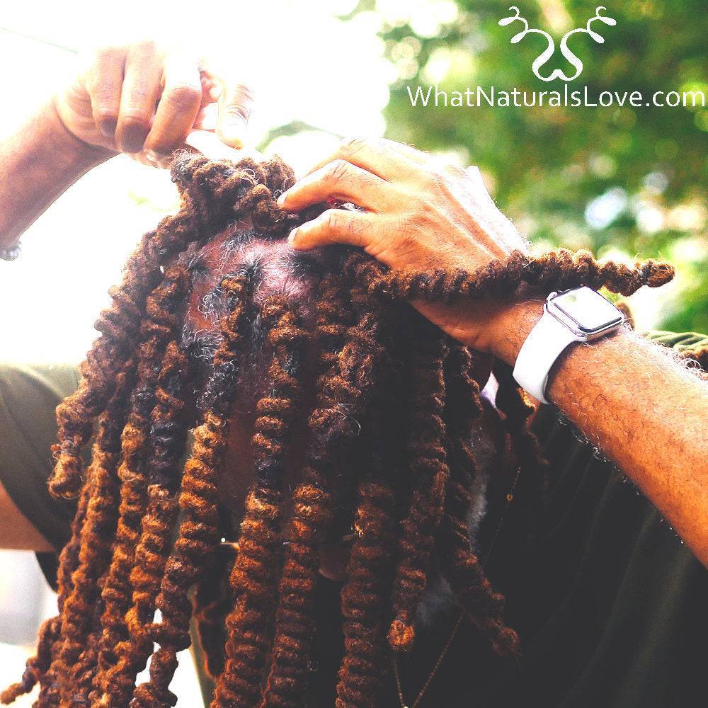 Cryotherapy scalp roller packaging featuring benefits for hair growth, itch relief, and scalp rejuvenation.