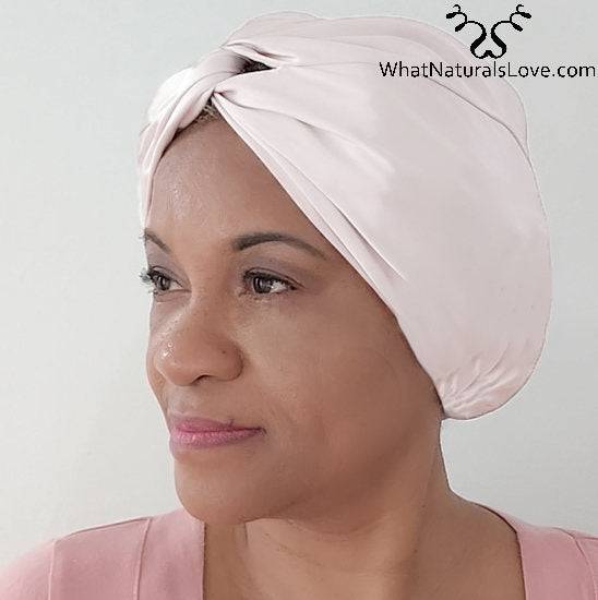 Silk Bonnet Amara De Luxe in classic white, featuring a twisted front design. Made from 100% Mulberry Silk for ultimate hair protection.