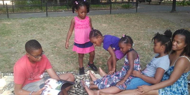 Lezen voor kinderen in Bedstuy