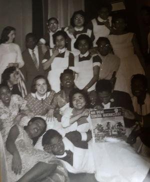 zusters uit suriname hertha small