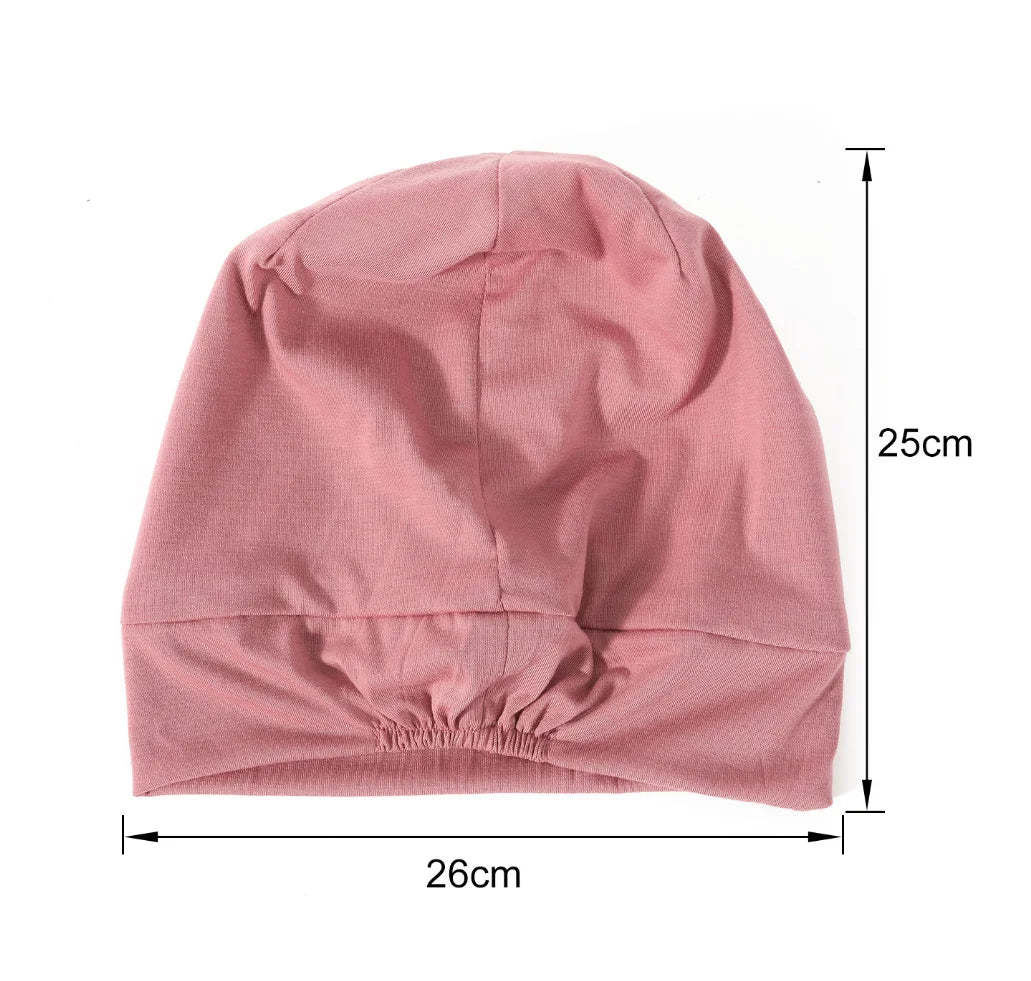 De satijnen  Satijnen Bonnet met Binnenvoering is 25 cm lang en 26 cm breedt