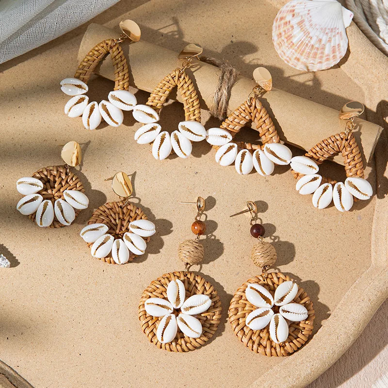 Handgemaakte Rotan &amp; Kauri-schelp Oorbellen | Boho Strand Sieraden | Gevlochten Rotan Hangers met Houten Kralen