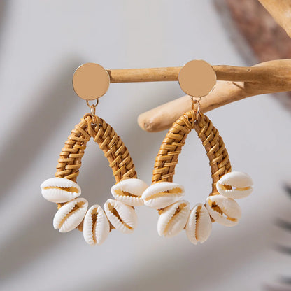 Handgemaakte Rotan &amp; Kauri-schelp Oorbellen | Boho Strand Sieraden | Gevlochten Rotan Hangers met Houten Kralen