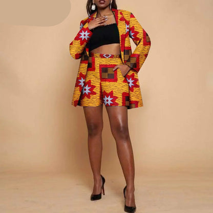 Tweedelige Ankara Set  met een  Blazer &amp; Shorts in Geel, Rood en Wit