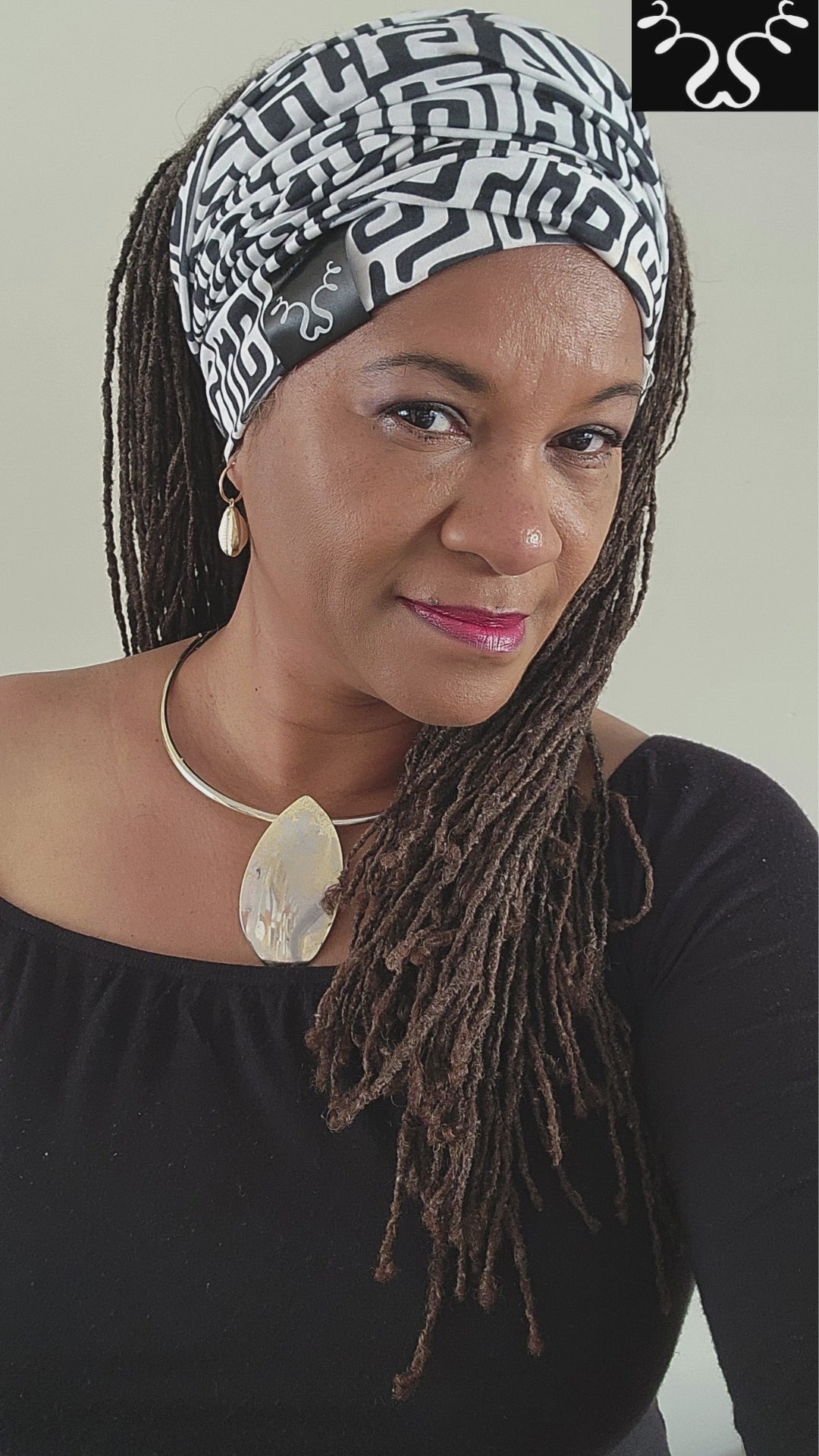 Goudkleurige Choker met Bladvormige Hanger